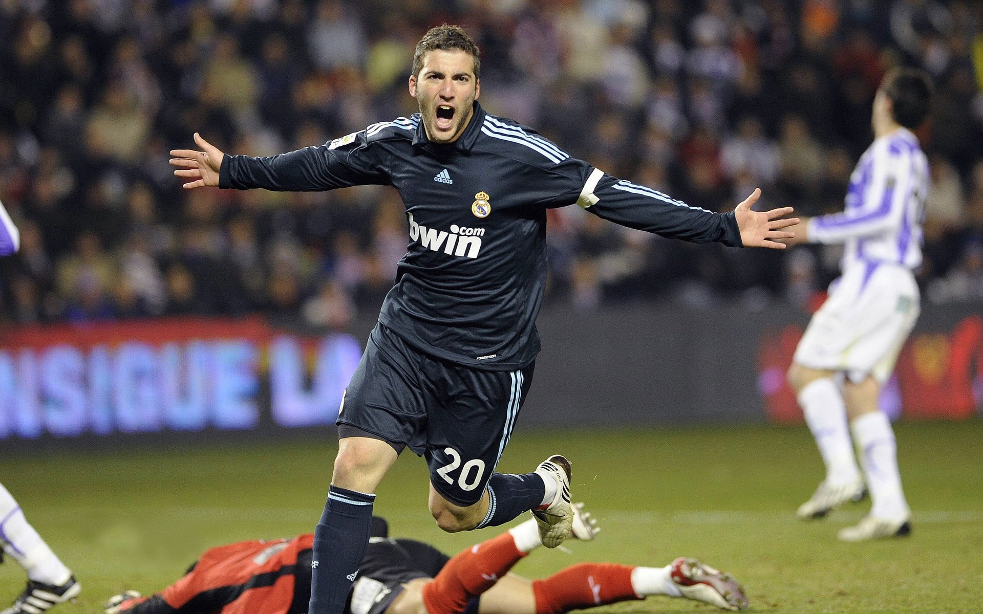 德甲青训体系渐成效,精彩表现引赞赏,德甲新人